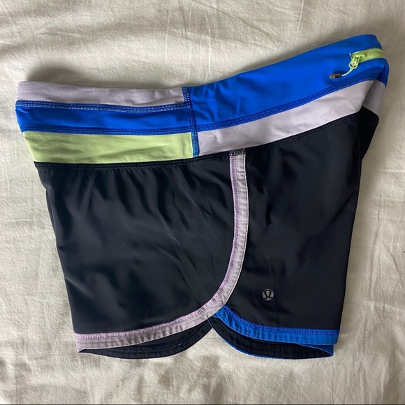 Lululemon Black / Tricolored Shorts Size 6 - Picture 14 of 16